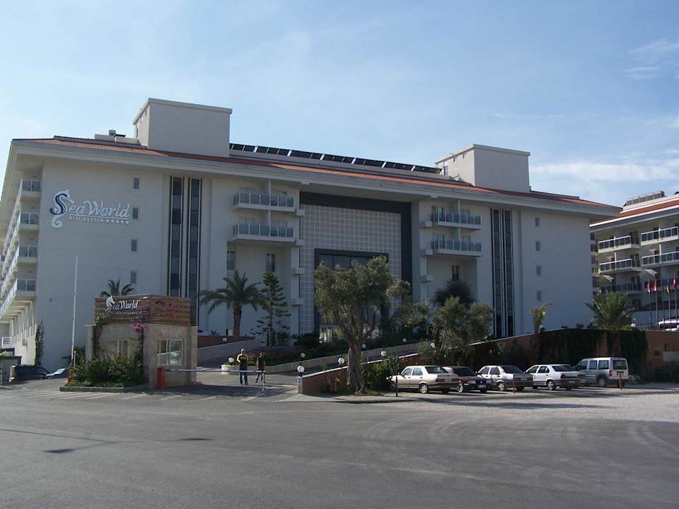 Hotelzufahrt Seaden Sea World Resort & Spa