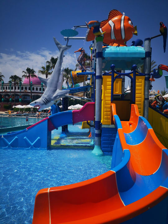 Pool Kamelya Aishen Club