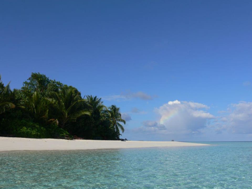 An der ruhigen Seite der Insel Vilamendhoo Island Resort & Spa