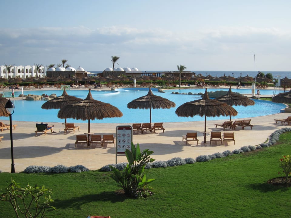 Grosse Poolanalge Hotel Gorgonia Beach Resort