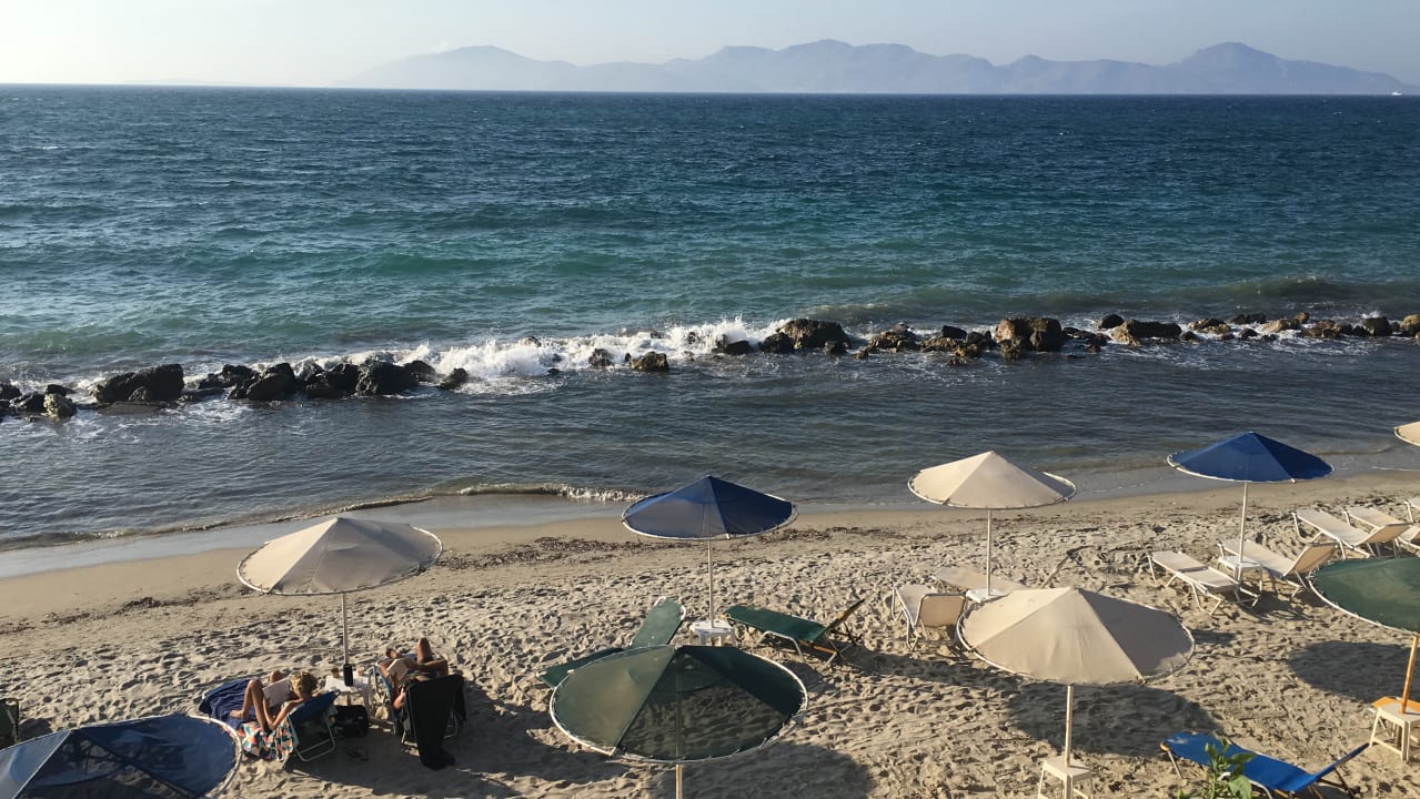 Strand Hotel Kouros Palace