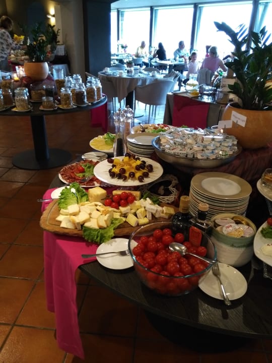 Kleiner Teil des Frühstücksbuffets Relais Villa Porta
