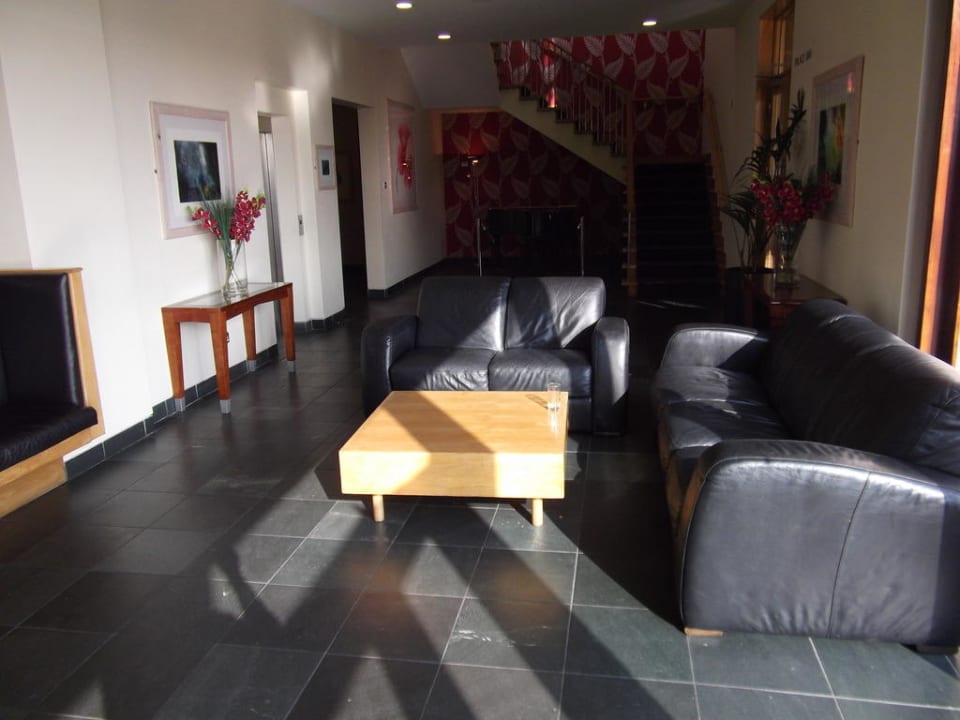Lobby mit Eingang zur Bar & Aufgang zum Restaurant Hotel Ballyroe Heights