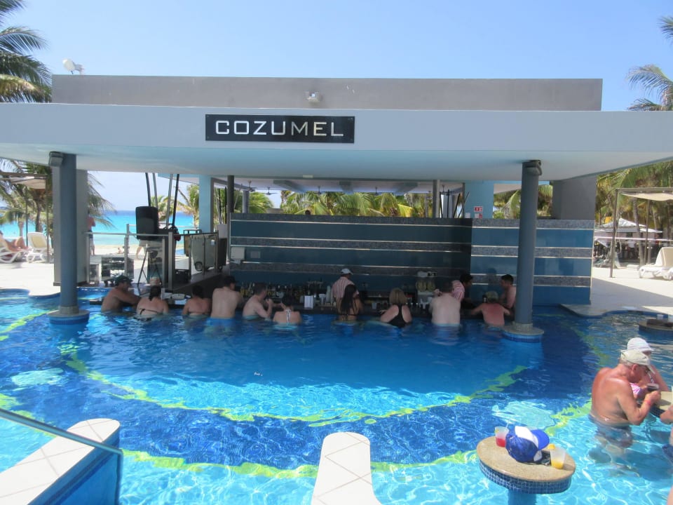 Pool-Bar Hotel Riu Tequila