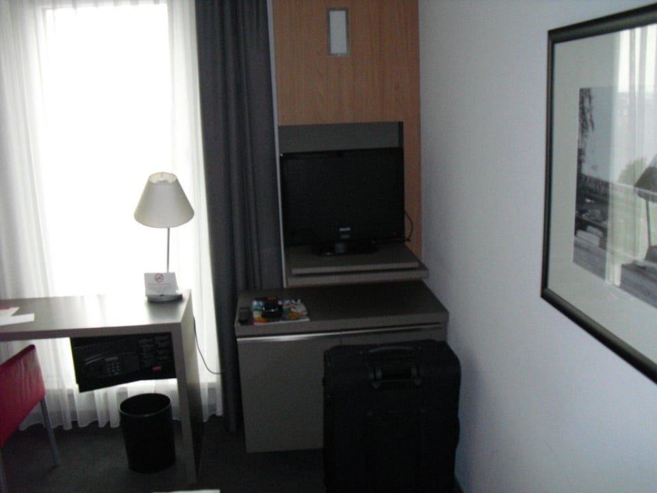 Zimmer 615 - Der LCD-Fernseher Mercure Hotel Hamburg Mitte