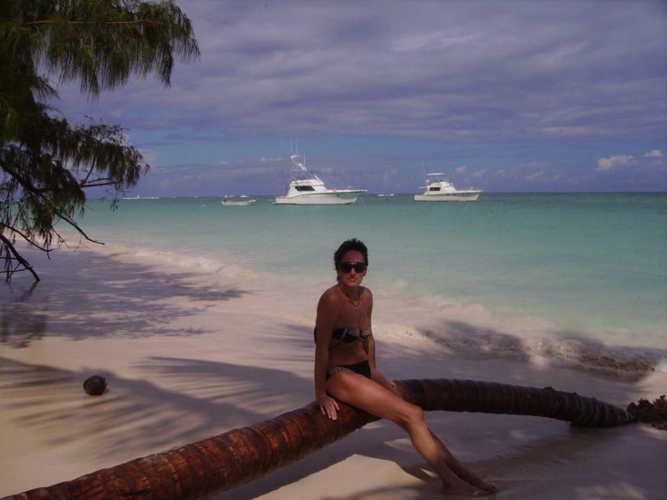 Strand in Richtung Restaurant Captain Cook Hotel Grand Palladium Palace Resort, Spa & Casino