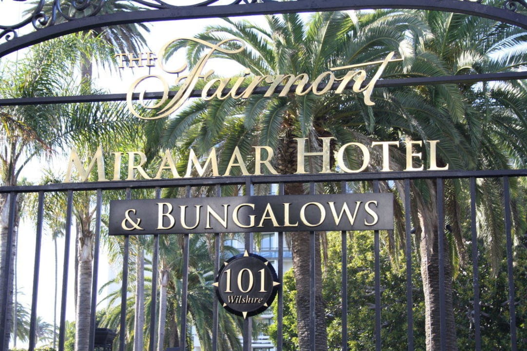 Einfahrtstor zum Hotel Hotel Fairmont Miramar