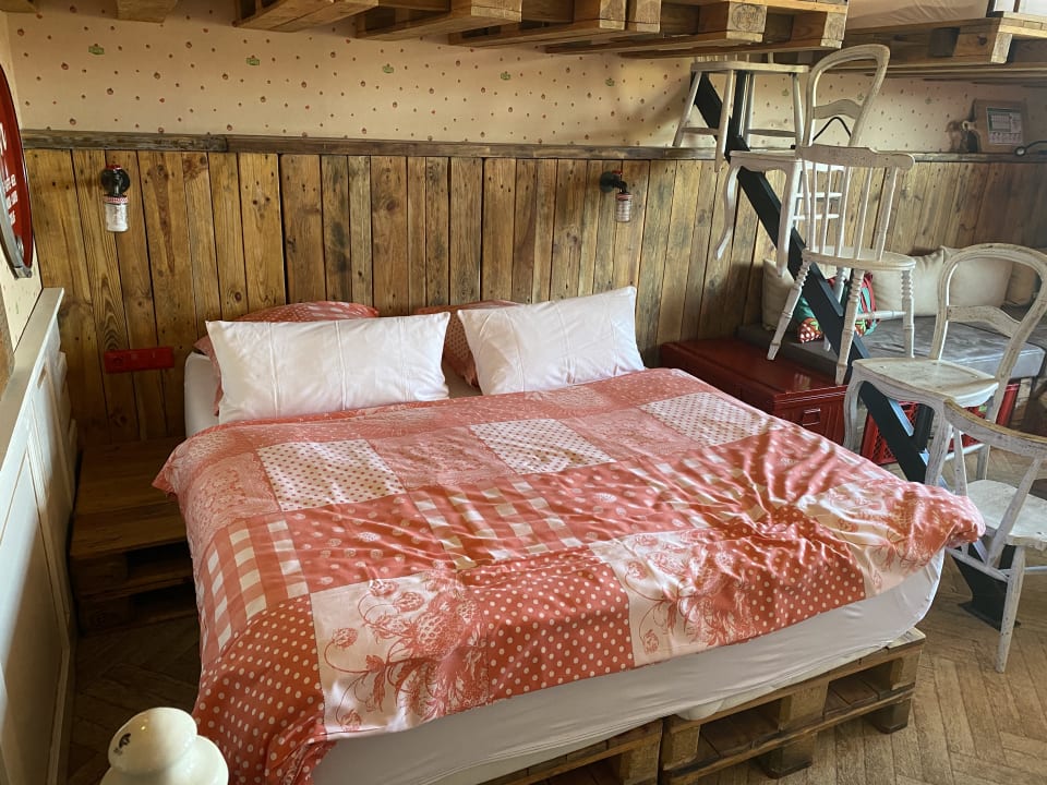 Zimmer Alles Paletti Karls Upcycling Hotel