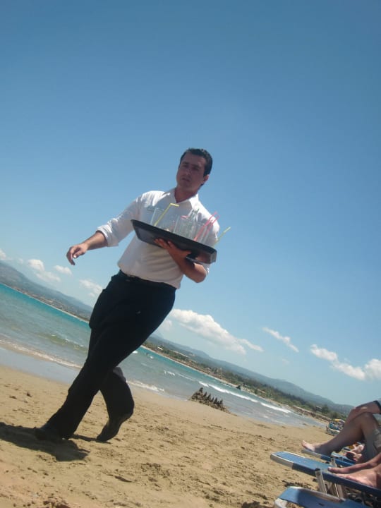 Kellnerservice am Strand ist echt nette Idee! Corissia Beach Hotel
