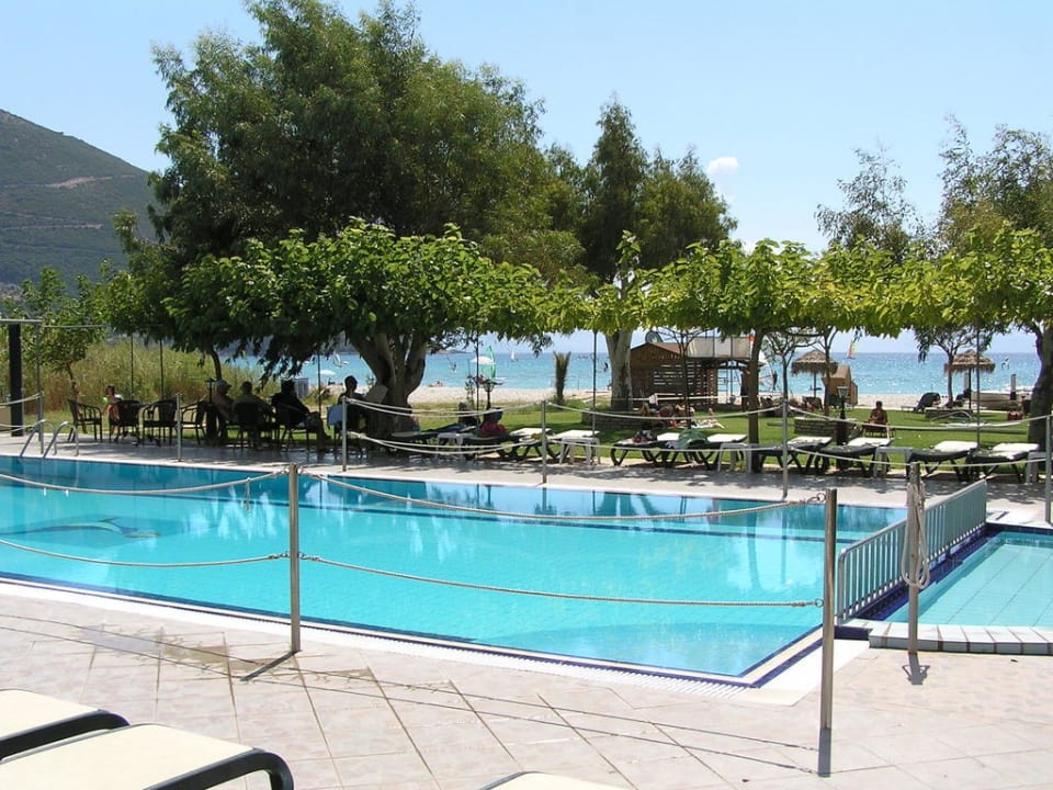 Basen i morze. Porto Fico Hotel