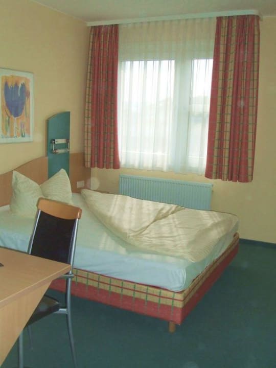 Blick ins Zimmer City Hotel Kurfürst Balduin