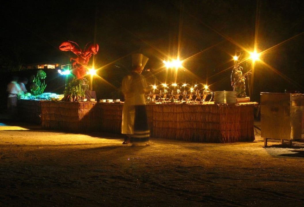 Buffet am Strand Sun Siyam Olhuveli