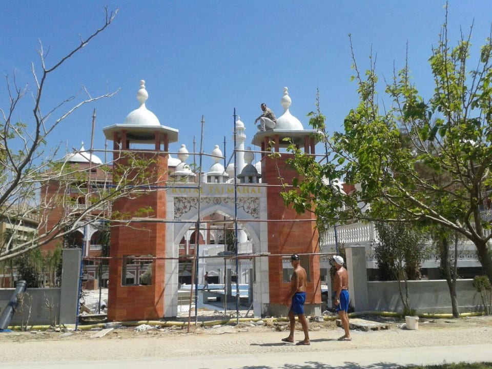 02.05.2015 Royal Taj Mahal Hotel