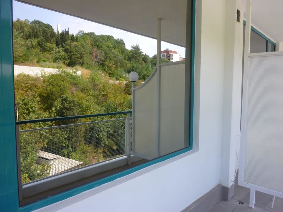 Verspiegelte Scheiben  Berlin Golden Beach