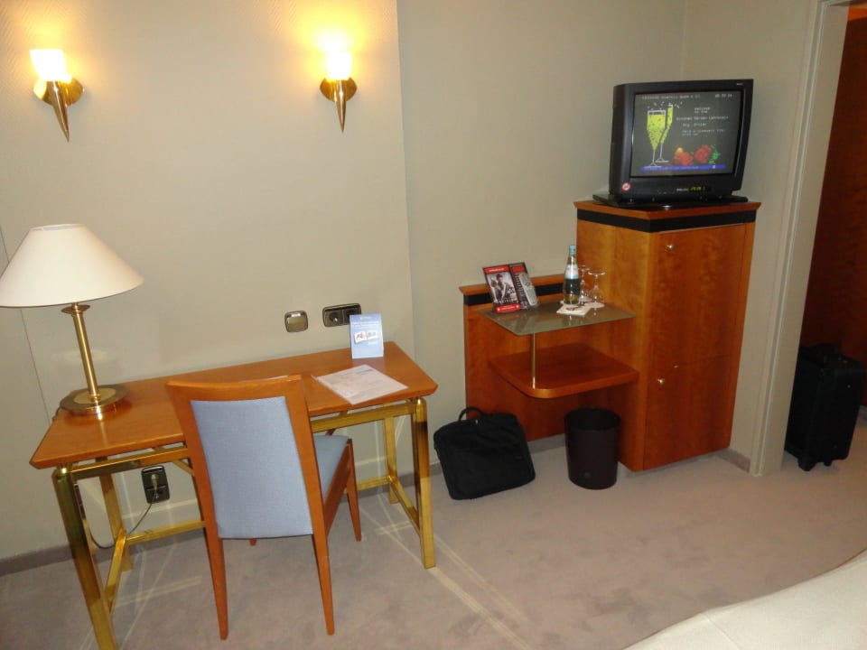 Alter Röhren TV  Wyndham Garden Lahnstein Koblenz Hotel