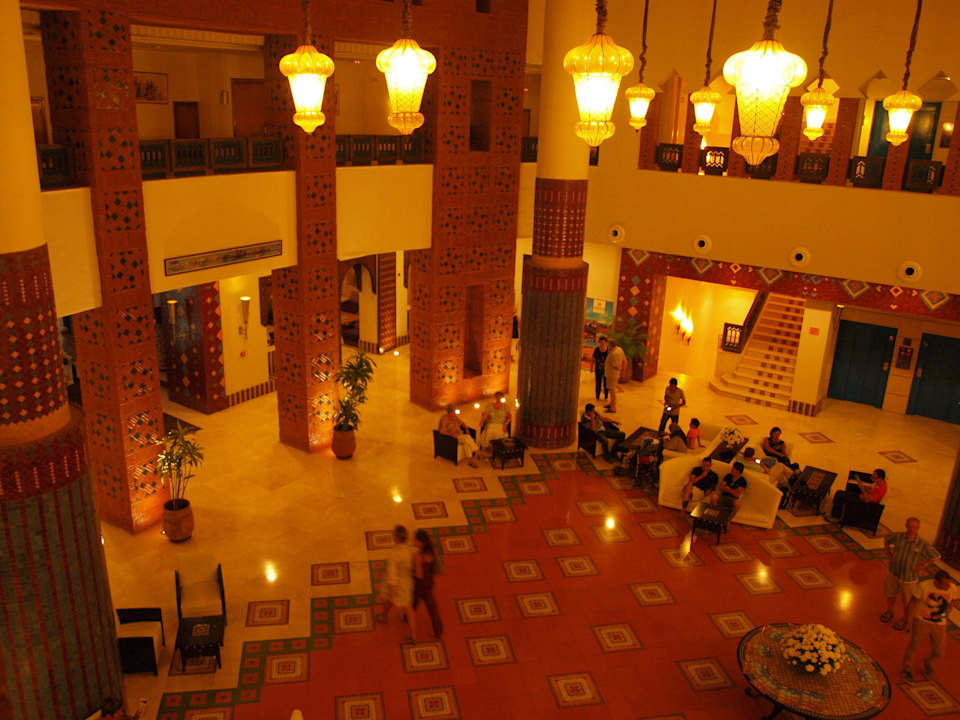 Haupthalle am Abend Iberostar Waves Founty Beach