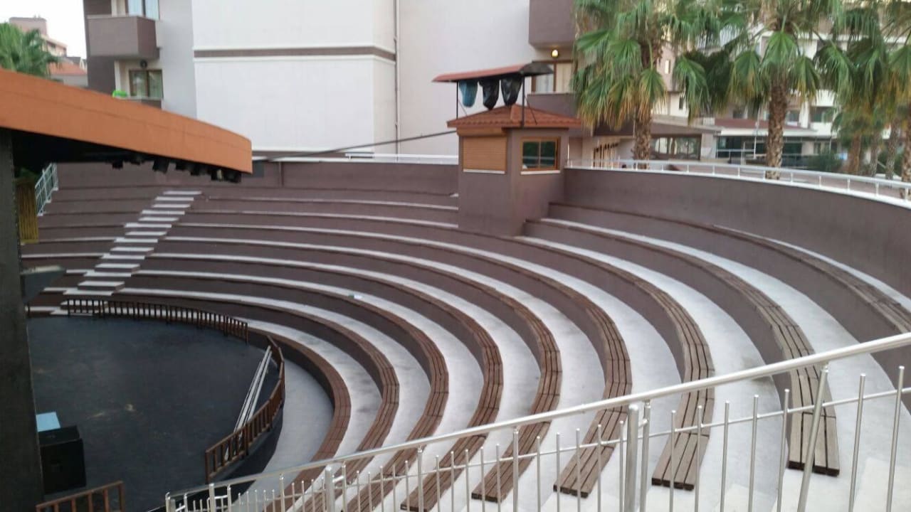 Amphitheater Hane Family Resort