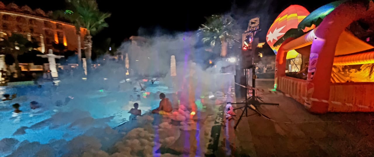 Pool Side Sunport Hotel & Spa
