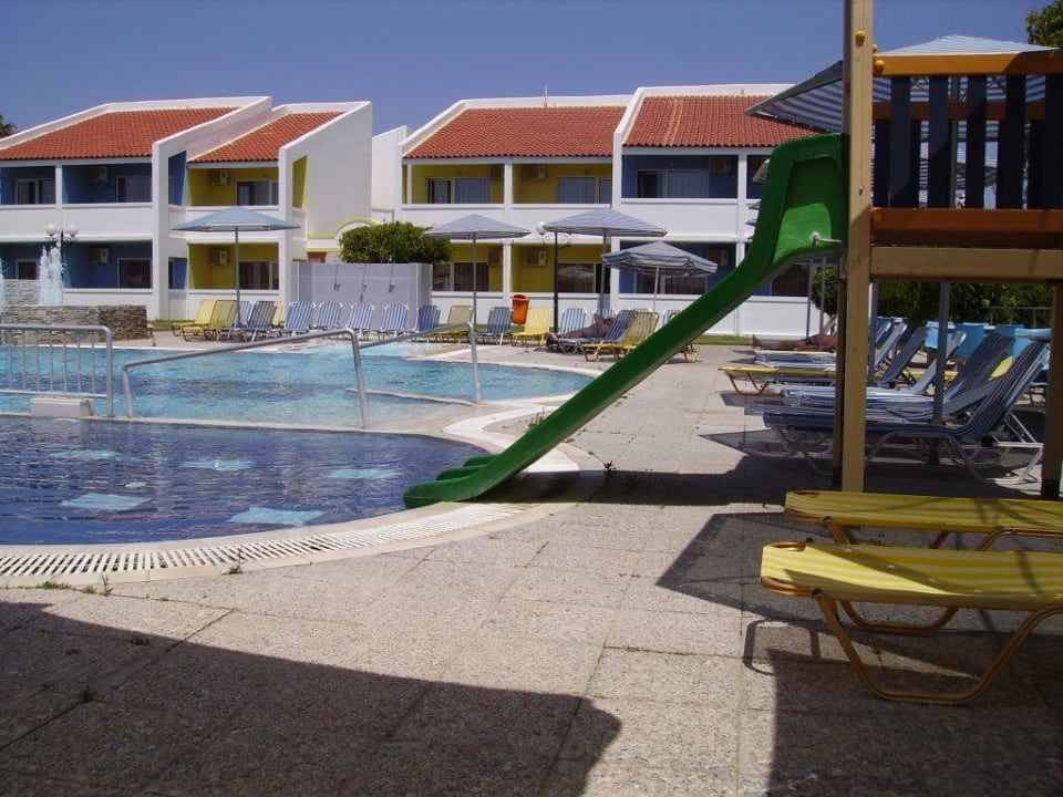 Vorderer Pool mit Rutsche Ilios K Village Resort
