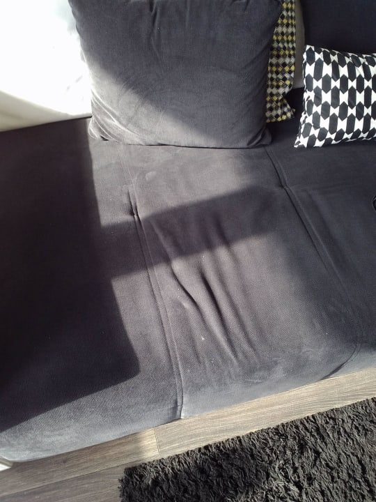 Schmutziges Sofa JTB Luxury Nautica  Apartments