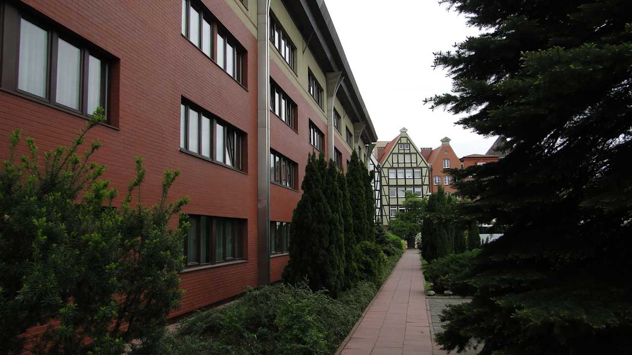 Hotel od strony ogródka Hotel Novotel Gdansk Centrum