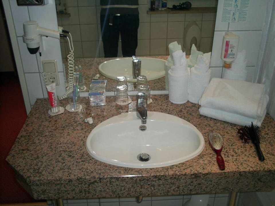 Waschbecken im Bad AKZENT Hotel Aufkirchen