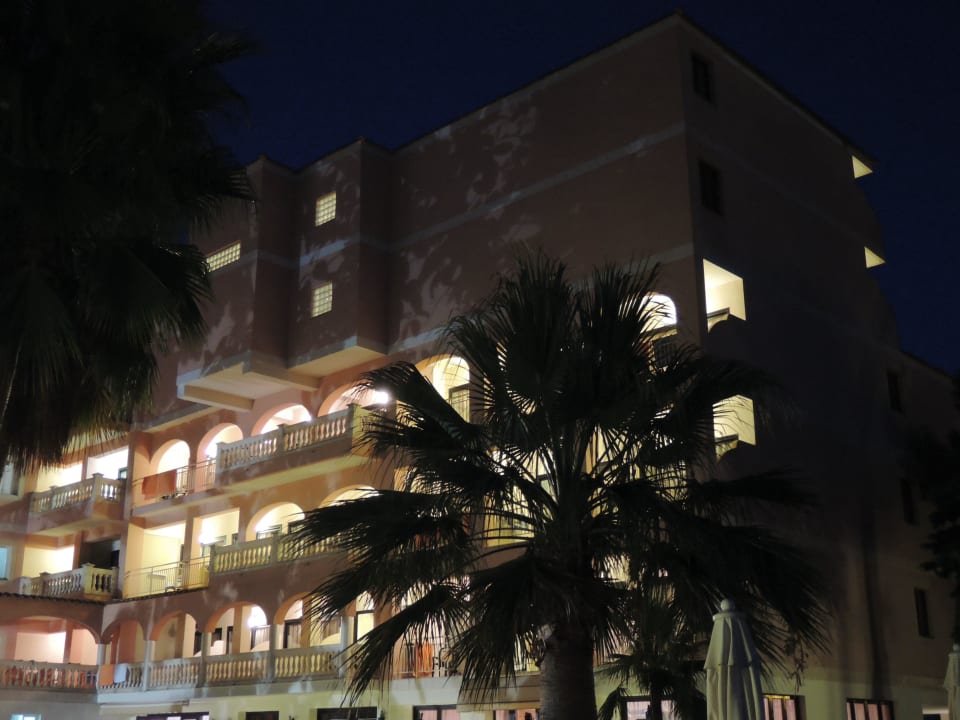 Hotel bei Nacht R2 Lago Playa Park