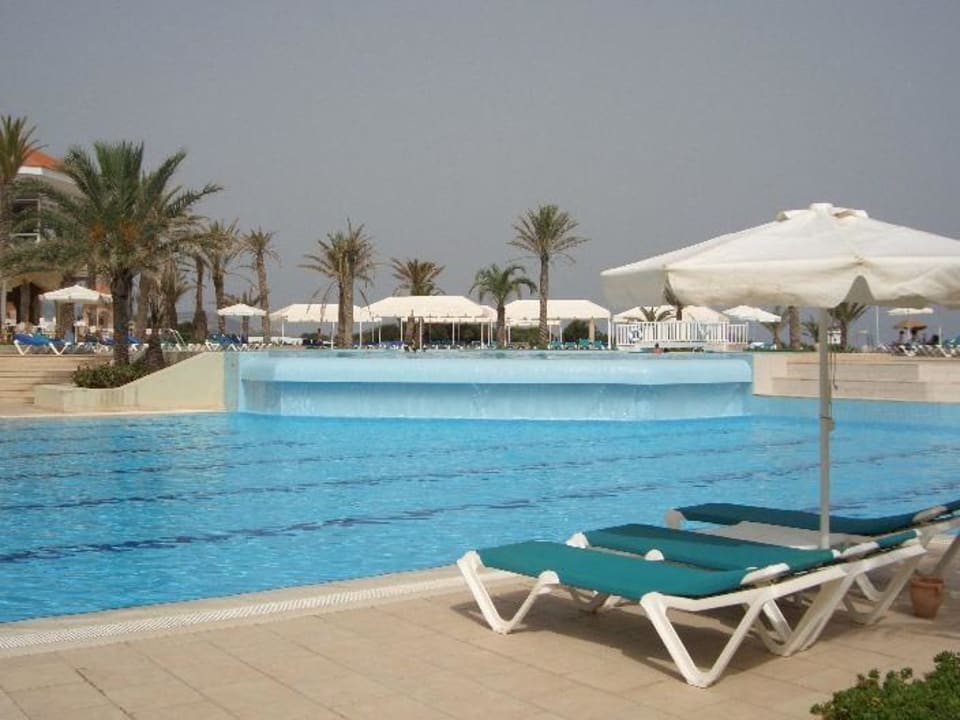 Sportpool mit Wasserfall-Effekt Hotel Club Valtur Tabarka