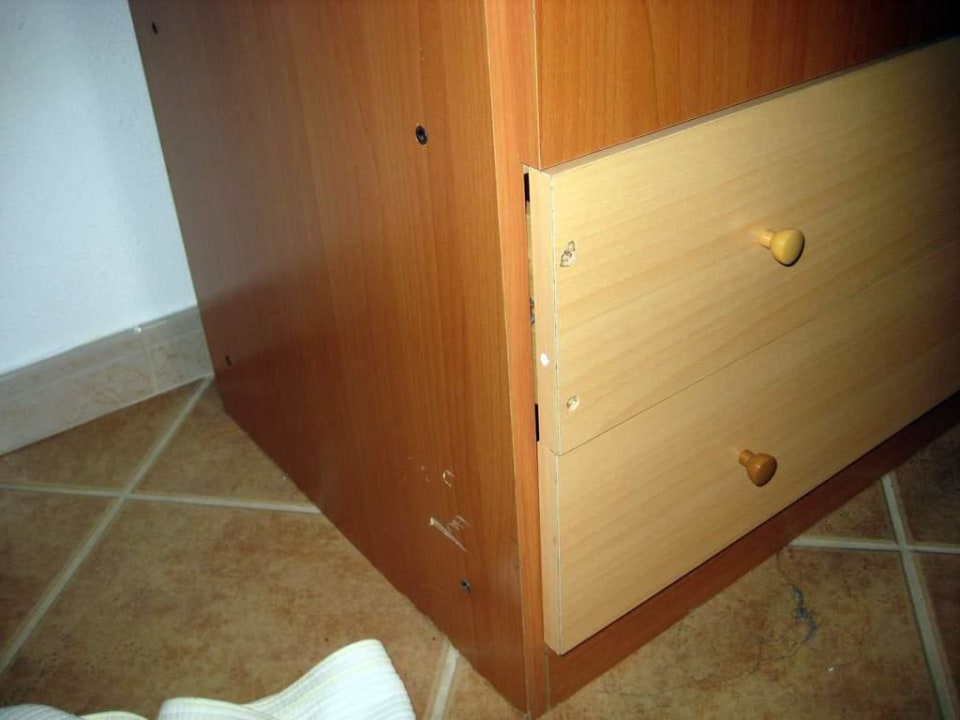 Reparierter Kleiderschrank Hotel Panoramica Garden