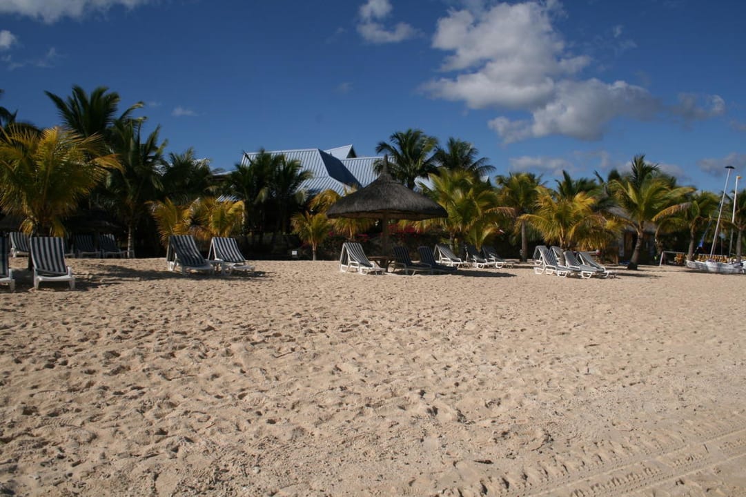 Hotel über den Strand vom Meer aus Victoria Beachcomber Resort & Spa