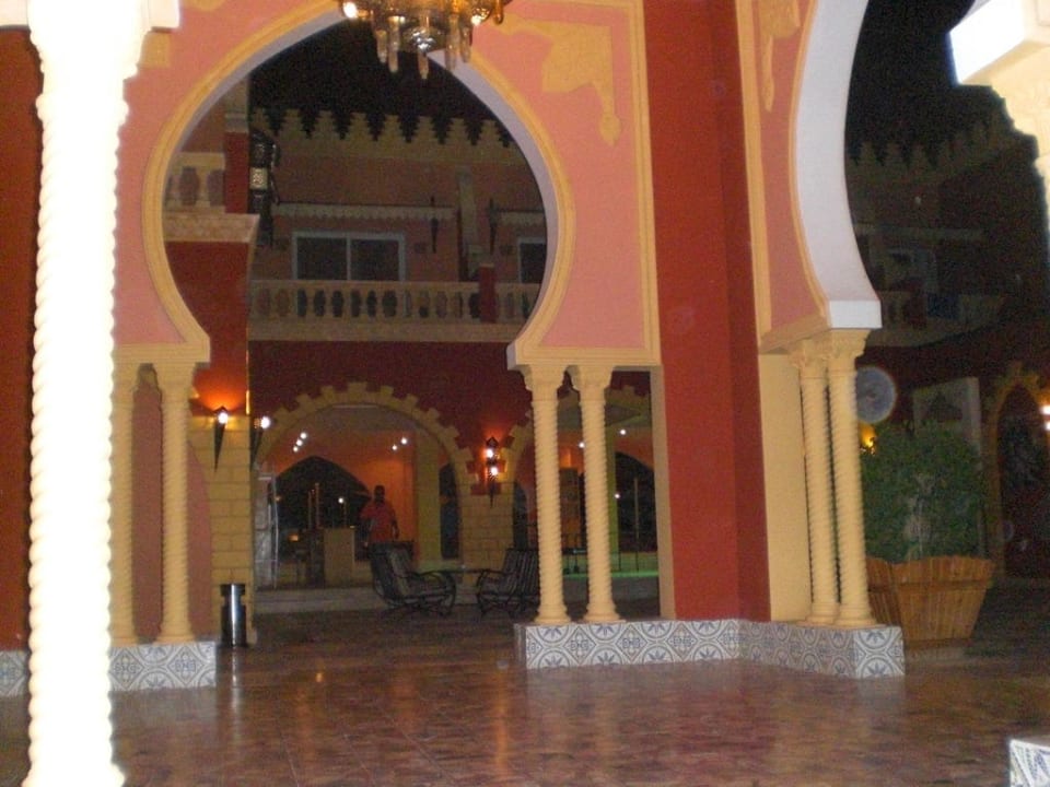 Hauptgang Pickalbatros Alf Leila Wa Leila Resort - Neverland Hurghada