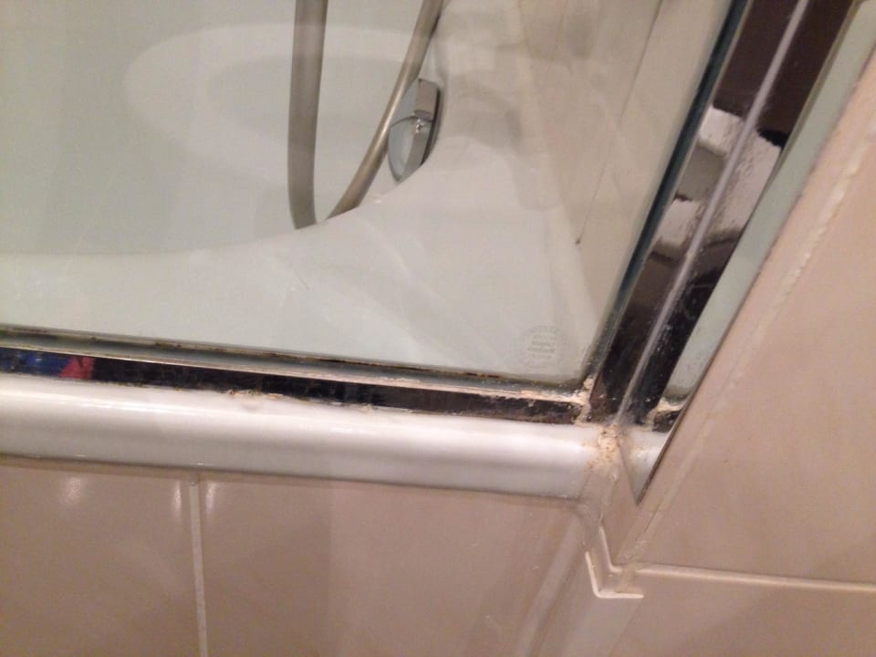 Badezimmer leider alt und dreckig Hotel Berlin, Berlin
