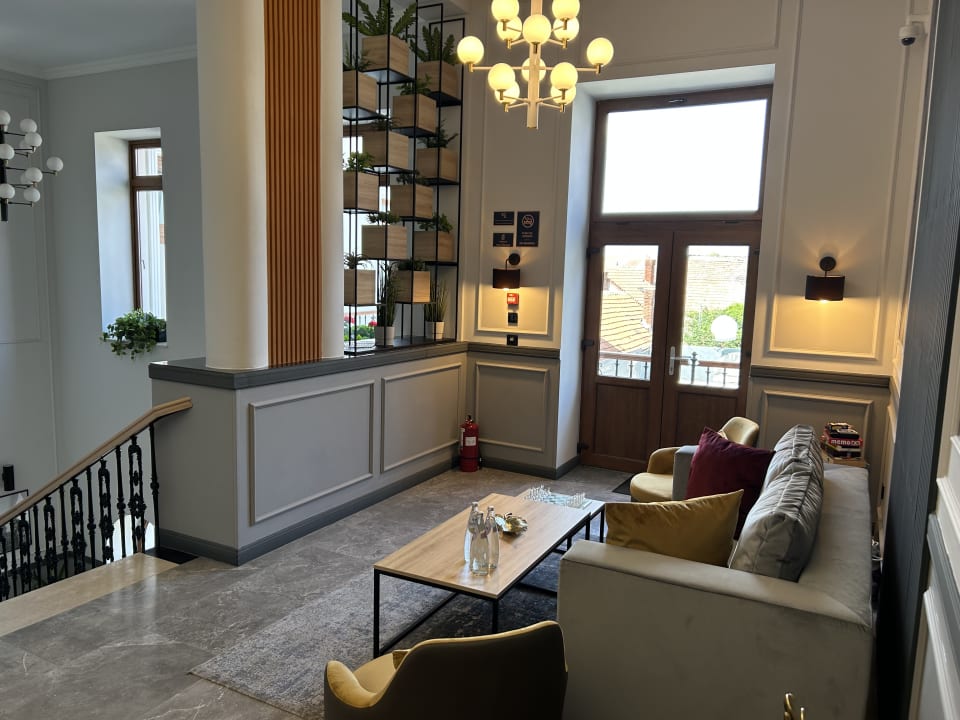 Sonstiges House Of Charles