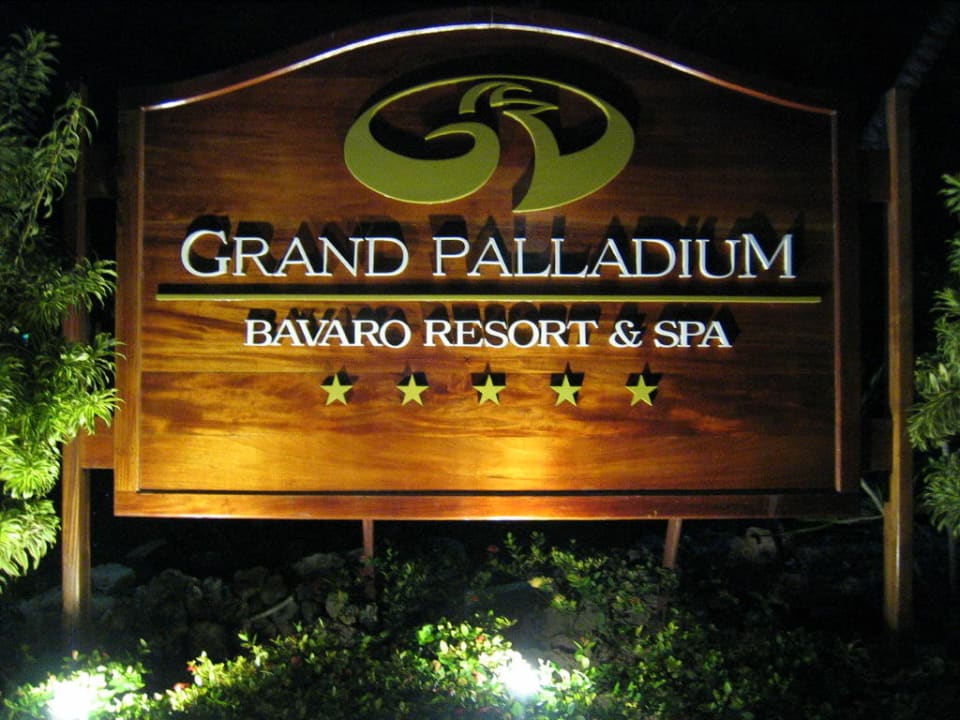 Eingang Hotel Grand Palladium Palace Resort, Spa & Casino