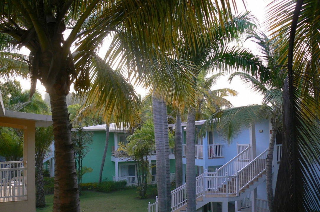 Zwischen den Häuschen Playabachata Hotel