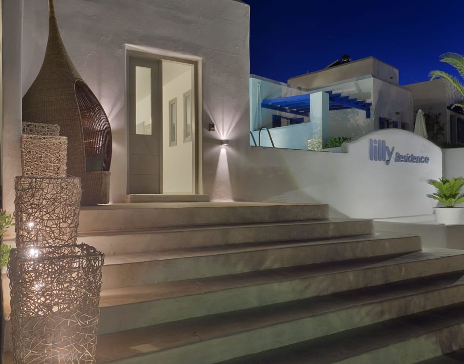 Entrance Lilly Residence All Suites Hotel