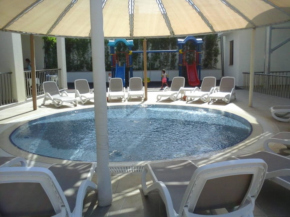 Kinderpool Mary Hotel Side