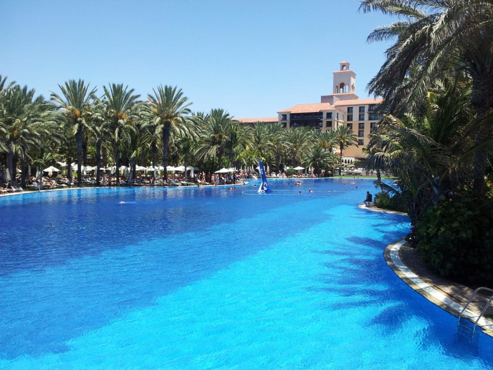 Blick auf Pool und Hotel Lopesan Costa Meloneras, Resort & Spa