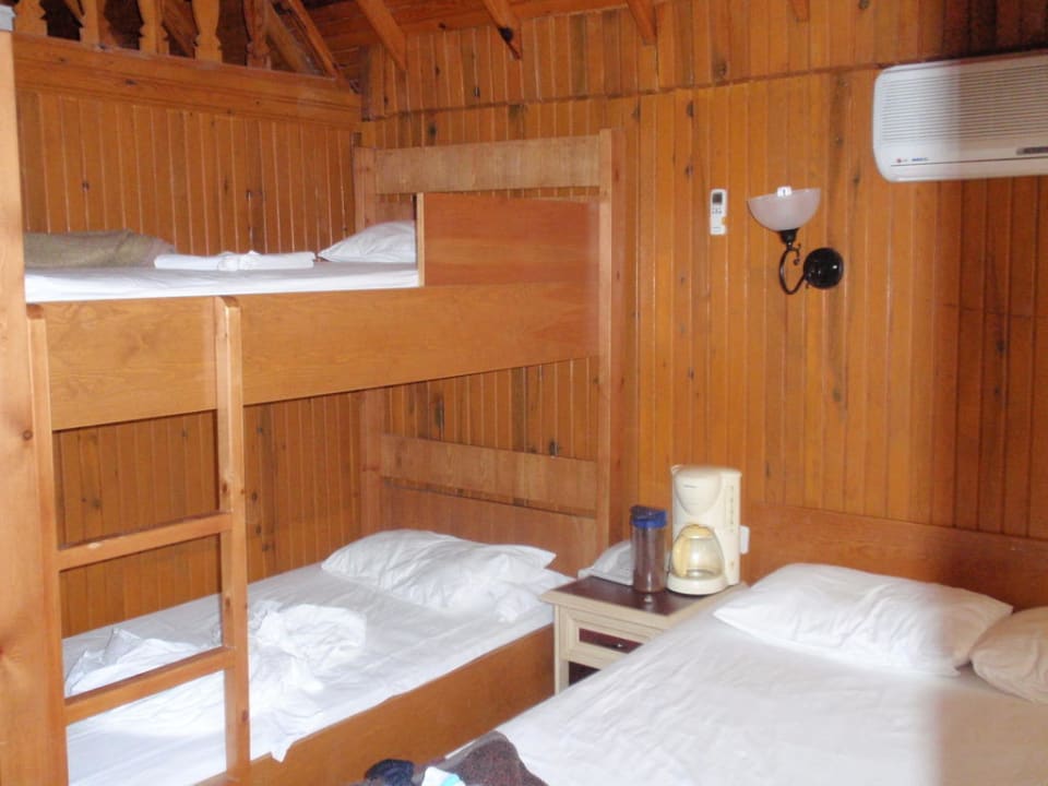 Innenansicht mit Stockbett für 4 Personen Clover Magic Nova Beach