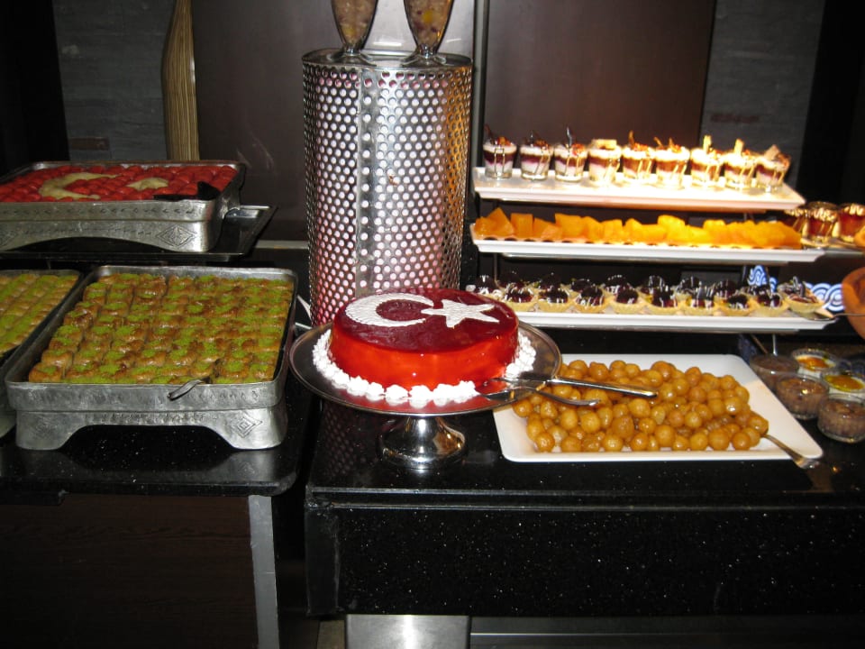 Lecker Limak Lara Deluxe Hotel & Resort