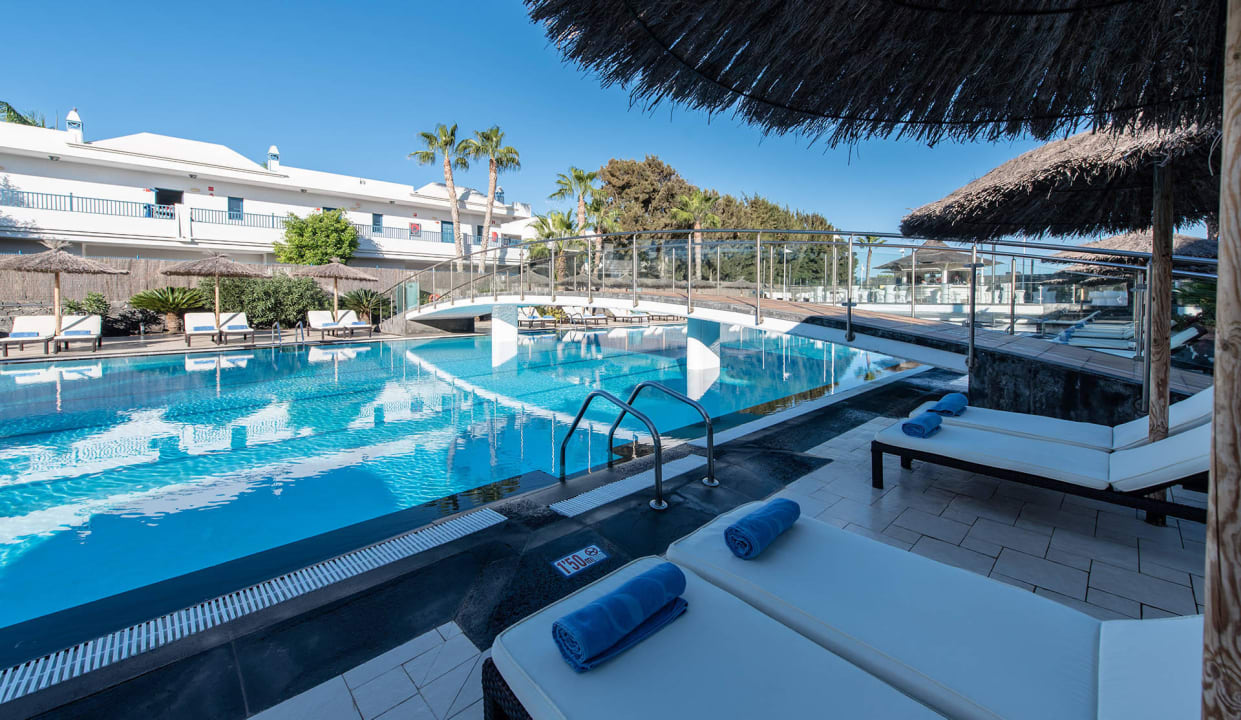 Pool Hotel THB Tropical Island