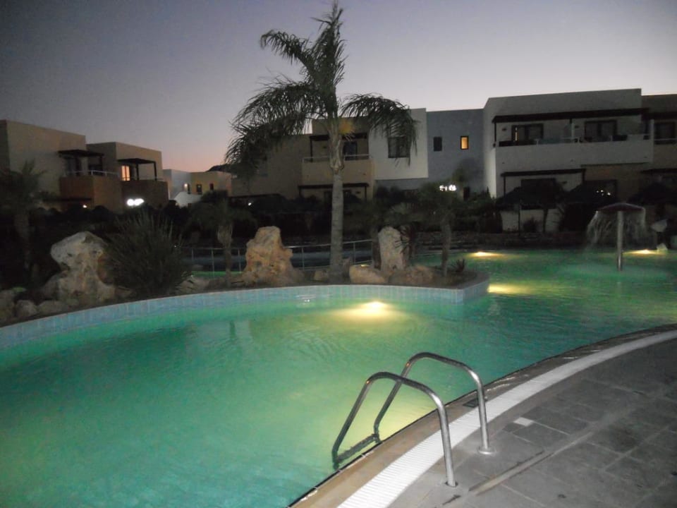 Pool am Abend Atlantica Mikri Poli Rhodes