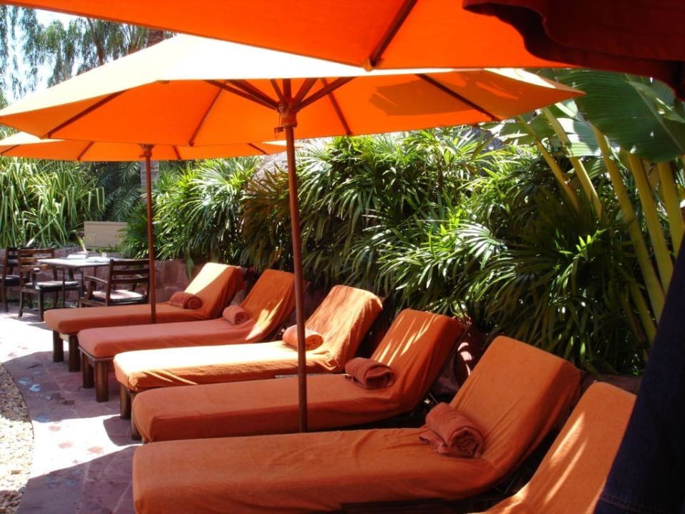 Liegen am Pool Anantara Hua Hin Resort