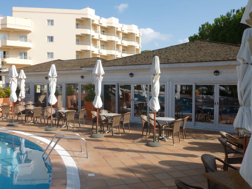 Das Poolrestaurant... PortoBay Falésia