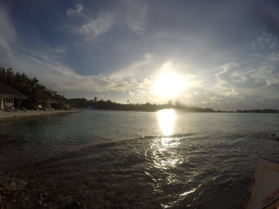 Strand von einem Ende der Insel zum Anderen Cinnamon Dhonveli Maldives