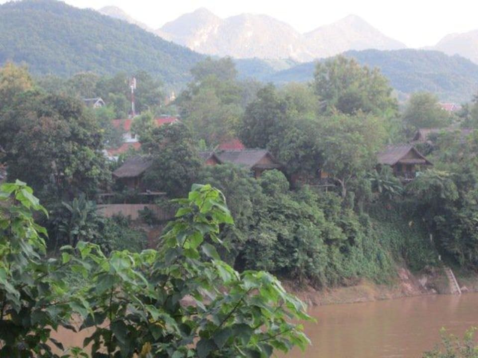 Blick auf Thongbay von der anderen Seite Thongbay Guesthouse