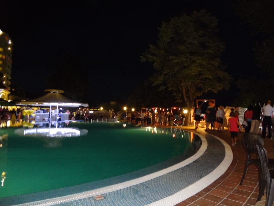 Pool bei Nacht GRIFID Vistamar