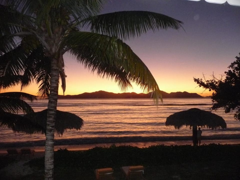 Sonnenuntergang von unserem Zimmer La Digue Island Lodge