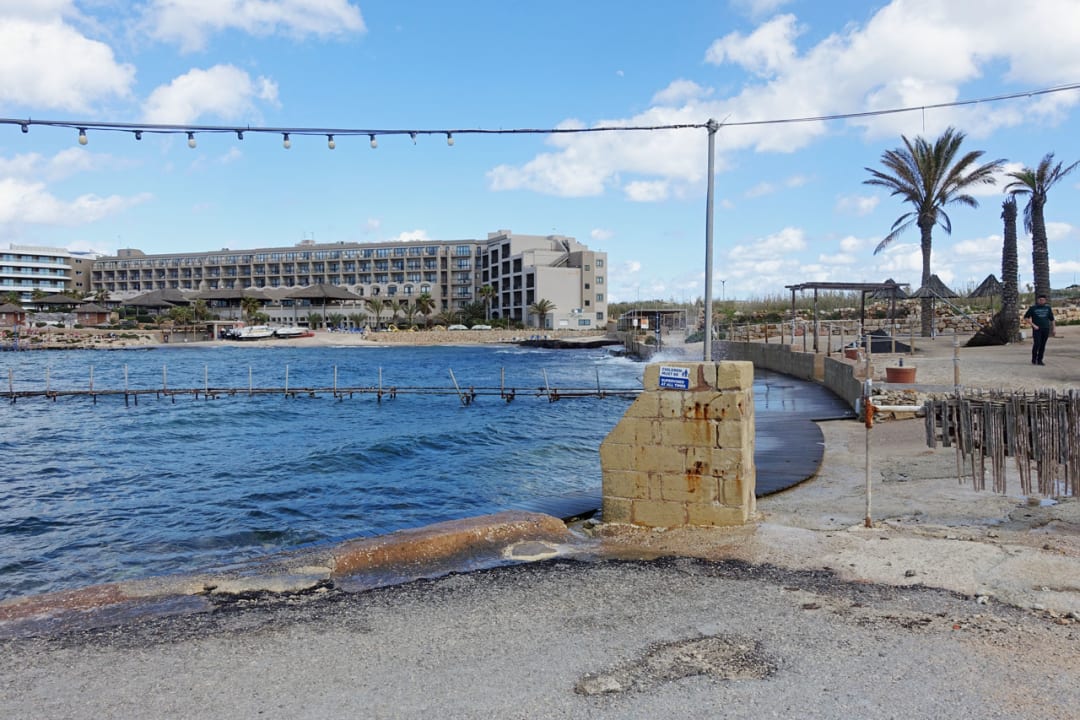 Der Hotelstrand mit dem Badeeinstieg ins Meer Riviera Spa Resort - Adults Only