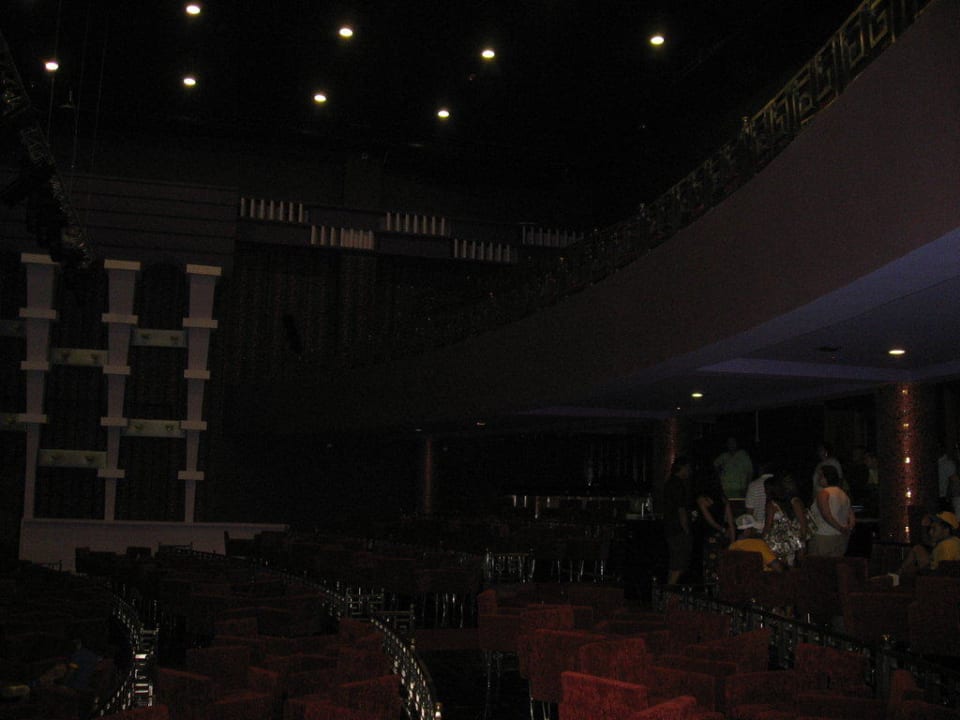 Theater (leider etwas dunkel) JOIA Bávaro by Iberostar